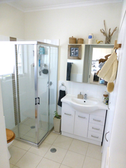Bathroom (2014-10-17)