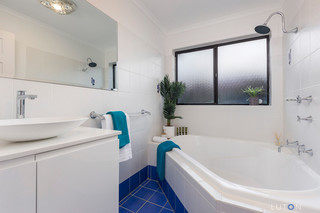 Main Bathroom (2019-10-21)