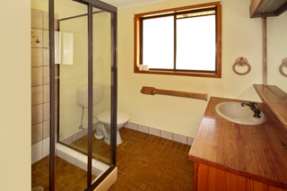 Bathroom 1 (2016-10-21)