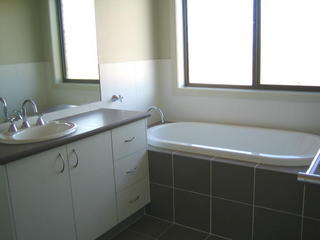 Bathroom (2005-10-06)