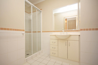 Bathroom (2010-05-13)