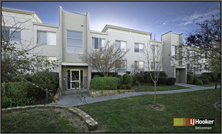 Front of Complex (2011-07-25)