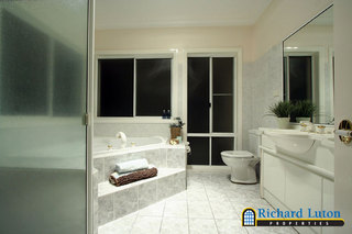 Bathroom (2006-02-23)