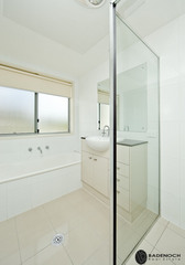 Bathroom (2010-10-06)