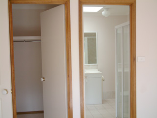 Walk in robe and ensuite (2013-02-11)