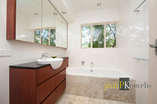 Main Bathroom (2013-03-01)