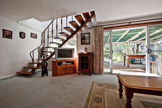Living & Stair Case (2009-10-01)