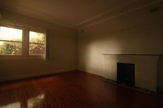 8a McKenzie Avenue Wollongong - Living (2015-03-26)