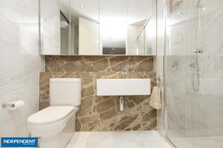 Bathroom (2012-04-11)