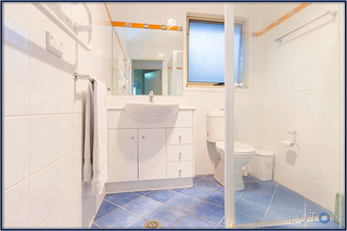 Bathroom (2014-06-18)