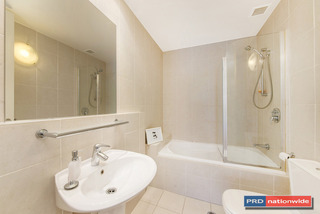 Bathroom (2014-10-10)