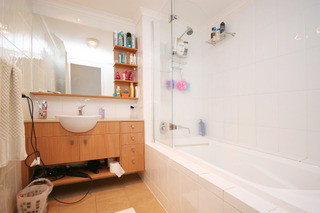 Bathroom (2008-10-16)