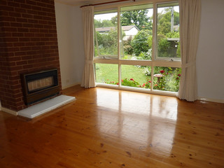 Lounge Room (2016-08-09)