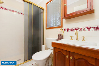 Ensuite to bedroom 1 (2014-10-09)