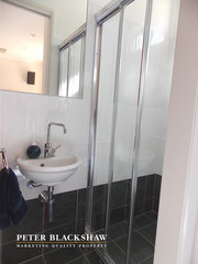 Ensuite to office or bed 2 (2014-09-24)