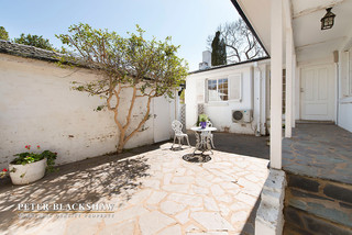 Front courtyard (2015-10-01)
