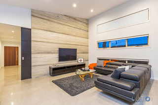 Family Room (2015-04-10)