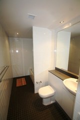 Main Bathroom (2012-06-28)
