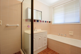 Bathroom (2013-11-01)