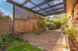 Side garden and pergola (2019-05-02)