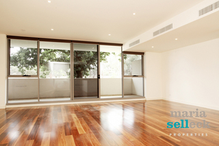 Living Room (2012-01-30)