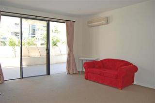Loungeroom (2016-12-02)