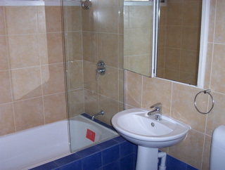 Bathroom (2006-04-08)