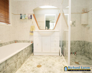 Bathroom (2005-11-25)
