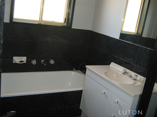 Bathroom (2018-10-11)