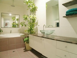 Bathroom (2005-09-06)