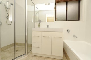 Bathroom (2013-02-27)