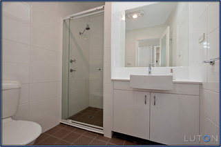 Bathroom (2011-10-05)