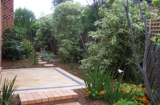 Rear garden (2004-12-10)