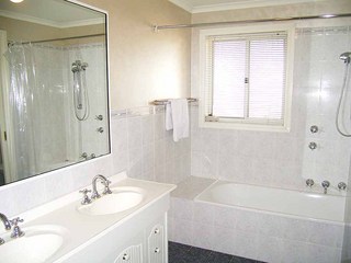 Bathroom (2005-09-01)