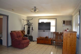 Lounge Room (2014-04-19)