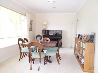 Dining (2001-11-16)