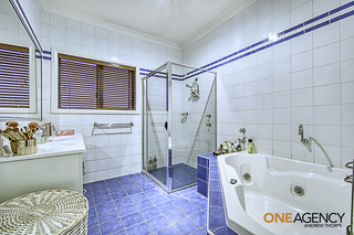 Main bathroom (2018-10-24)