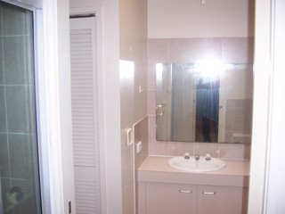 Bathroom (2009-08-20)