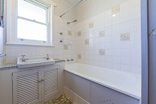 Bathroom (2015-01-15)