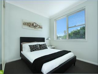 7/18 Osborne Street Wollongong - Bathroom (2015-01-28)