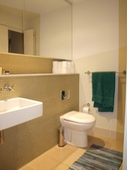 Main bathroom (2017-11-01)