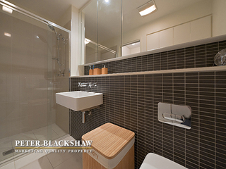 Bathroom (2012-03-13)