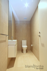 Powder Room (2011-06-02)