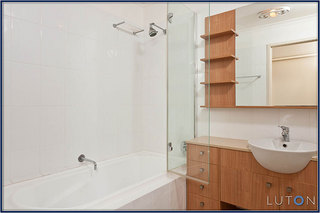Bathroom (2012-02-16)
