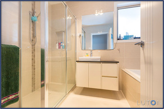 Bathroom (2014-11-17)