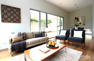 Living Room (2014-04-01)