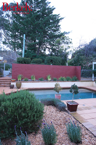 Herb Garden to pool (2007-06-22)