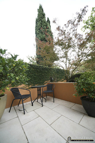 Front courtyard (2008-04-09)