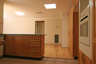 Kitchen thru family (2006-03-30)