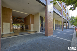 Building entrance (2018-04-17)